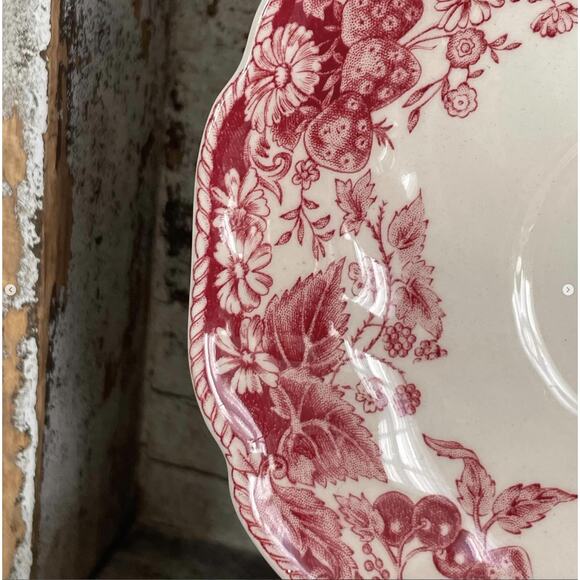 Vintage Johnson Bros Strawberry Fair Pink Red Saucers Valentine Imperfect LOT 4 - Picture 2 of 3